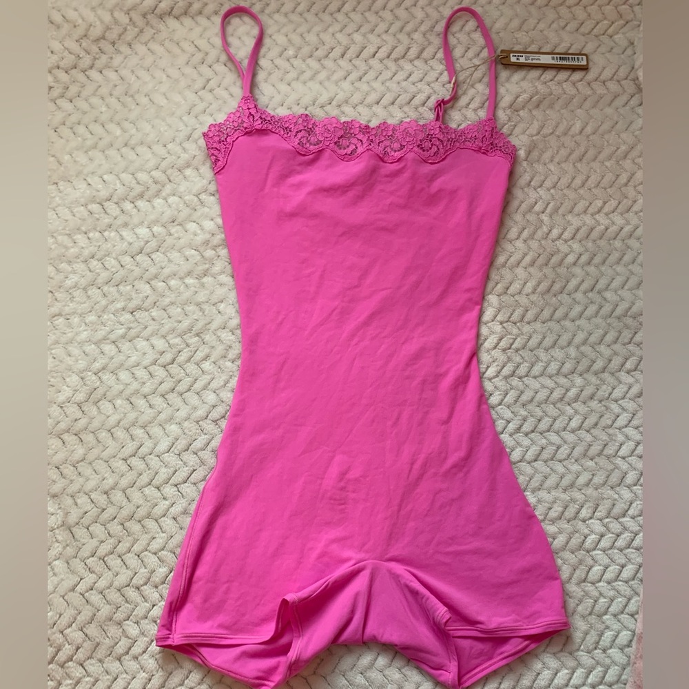 SKIMS Fits Everybody Lace Onesie NWT